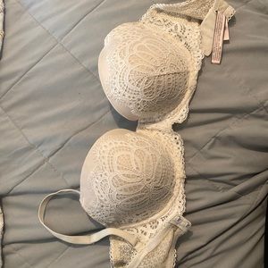 Victoria secret bra dream angel Demi double. Size 36d. Used condition.